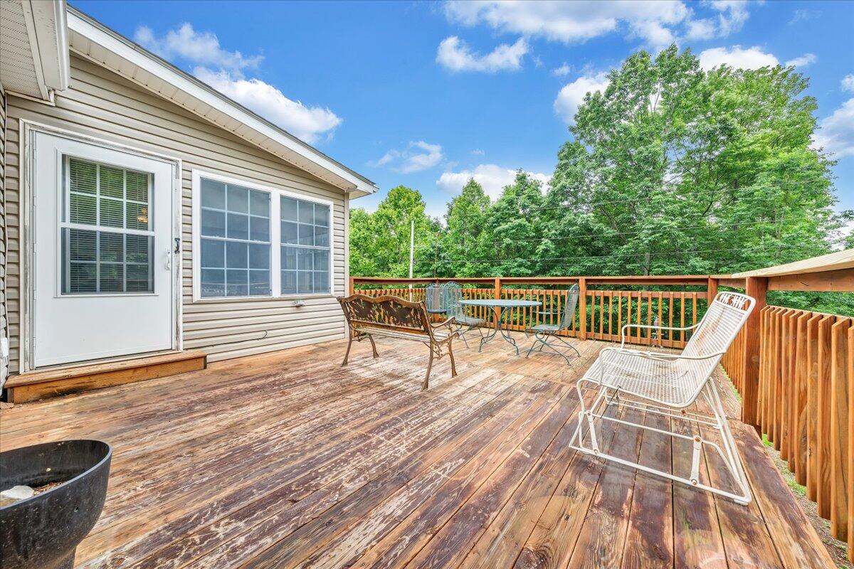 2684 Mountain Valley RD