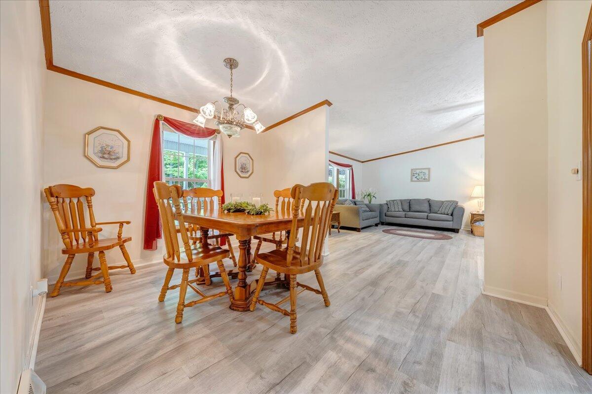 2684 Mountain Valley RD
