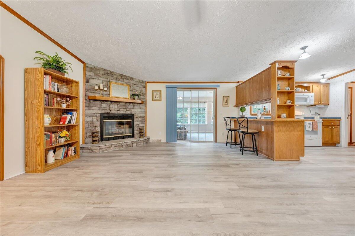 2684 Mountain Valley RD