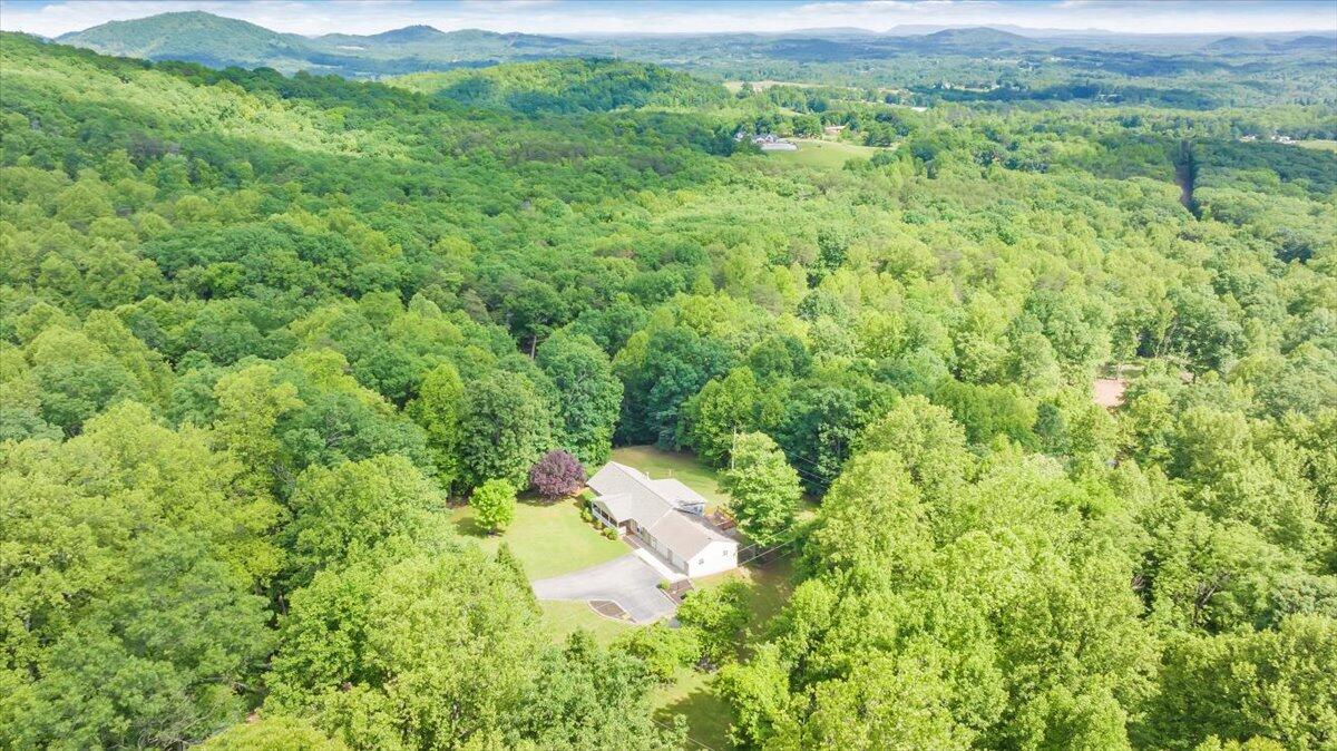 2684 Mountain Valley RD