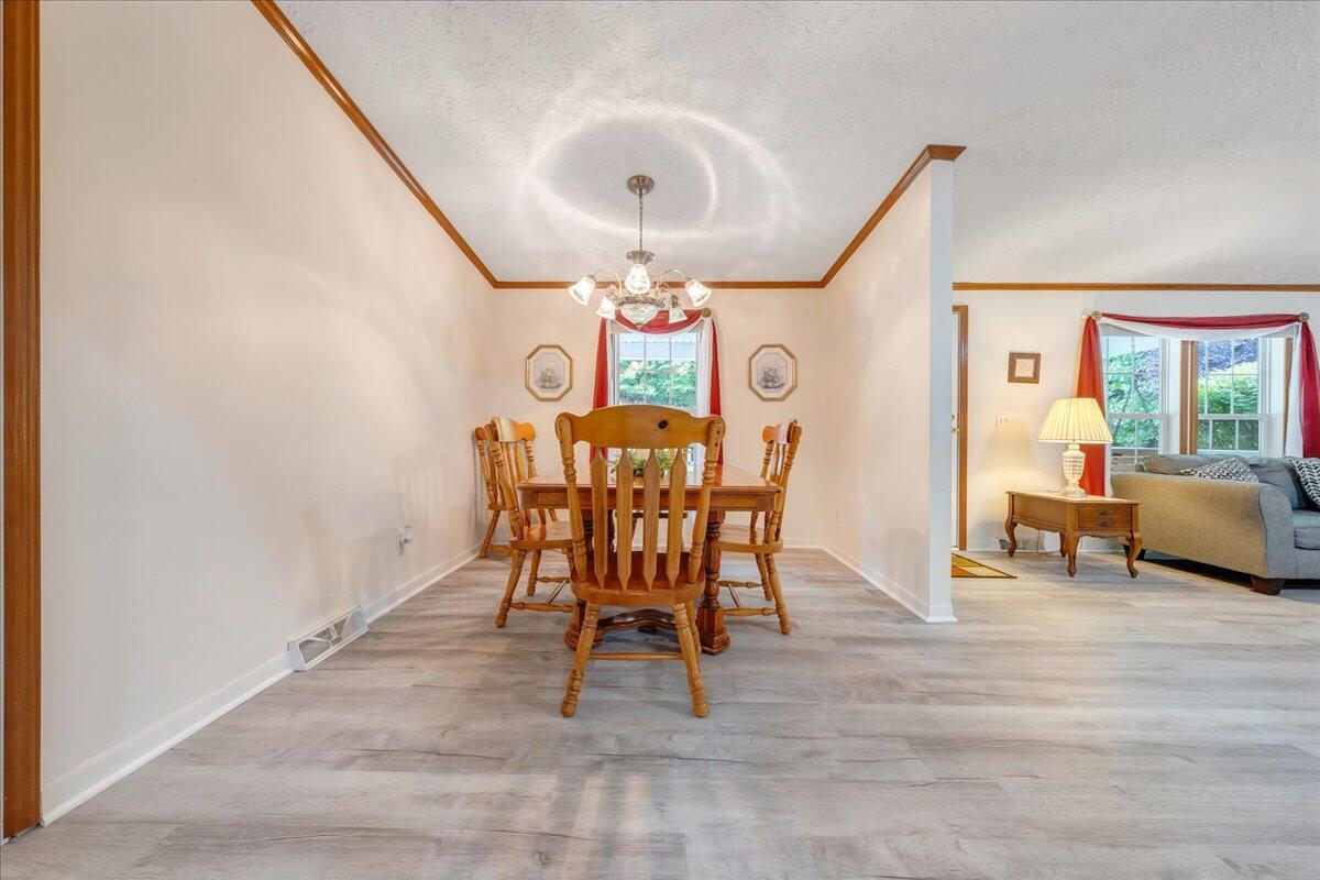 2684 Mountain Valley RD