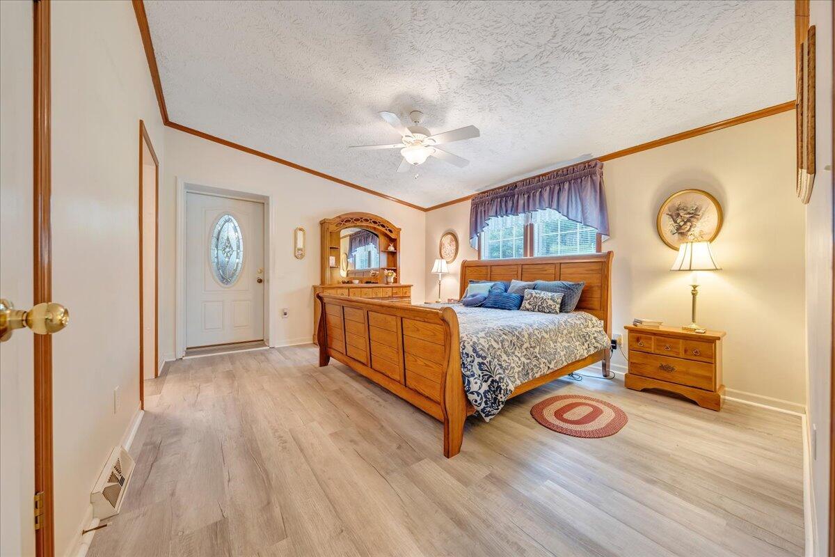 2684 Mountain Valley RD