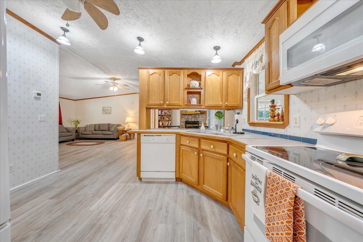 2684 Mountain Valley RD