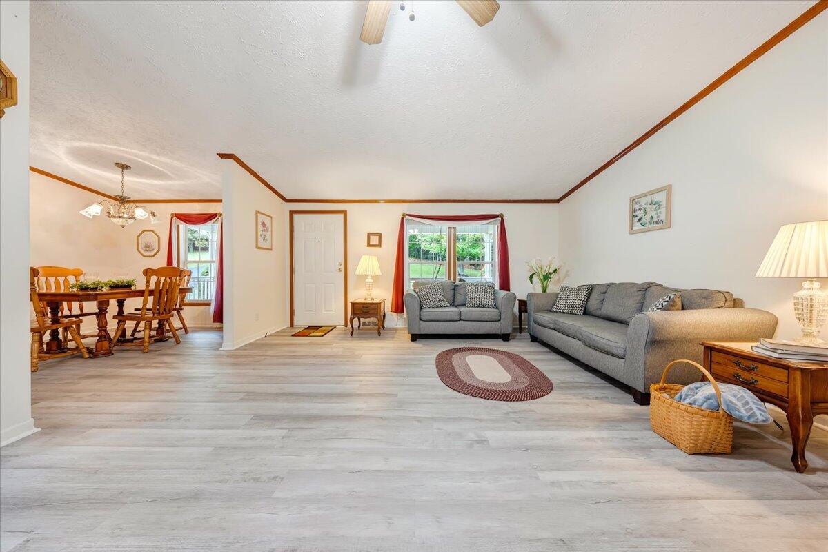 2684 Mountain Valley RD