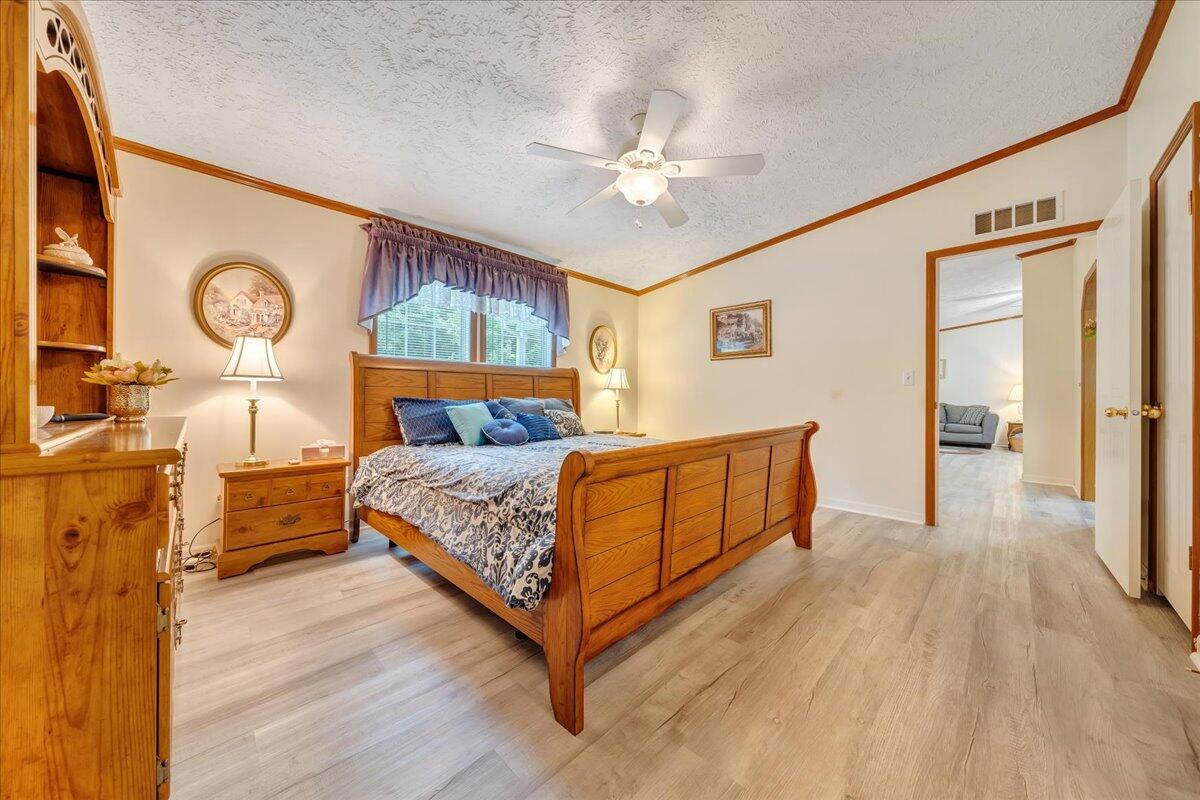 2684 Mountain Valley RD