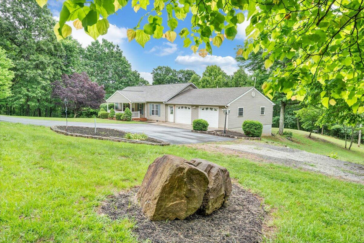 2684 Mountain Valley RD