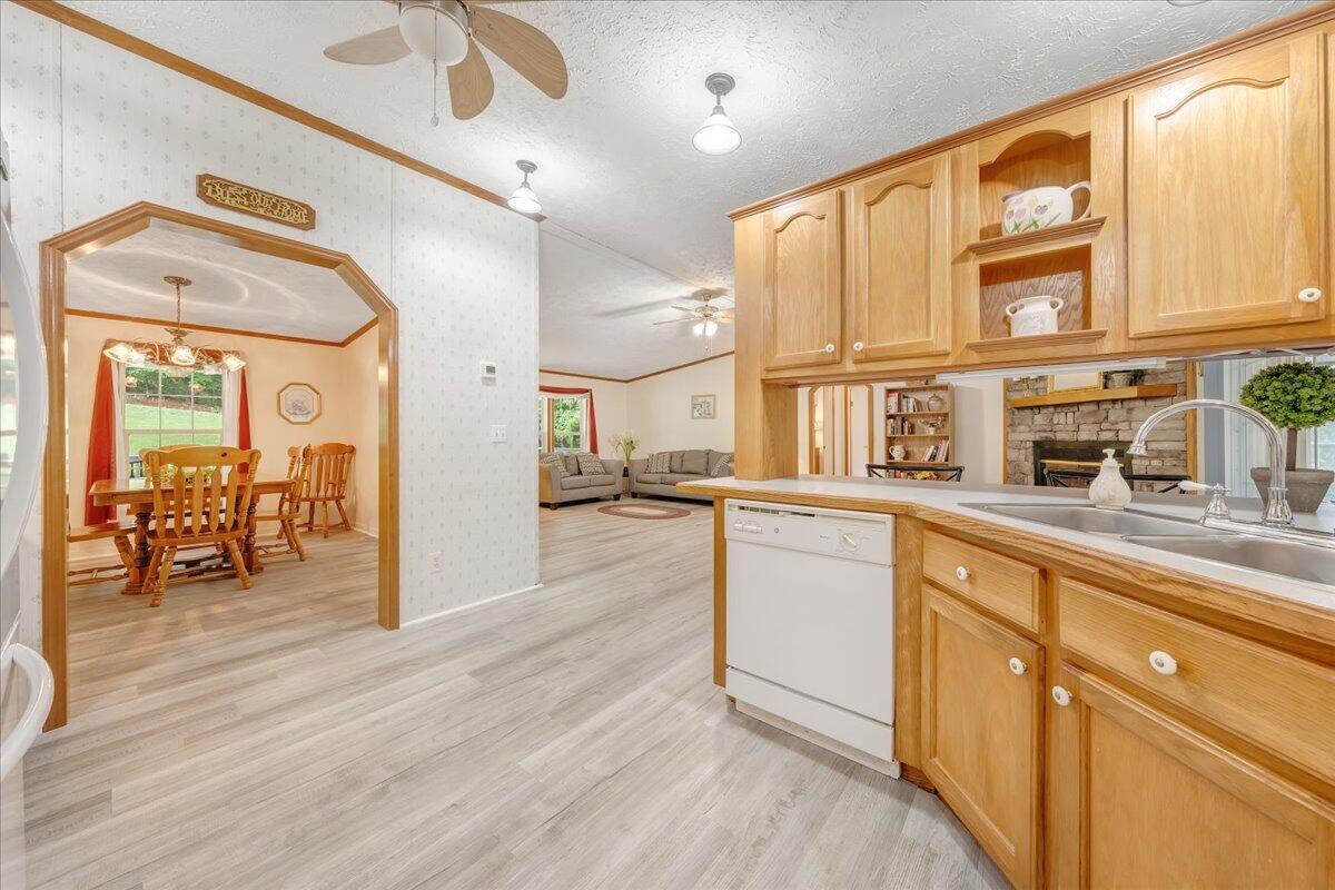 2684 Mountain Valley RD