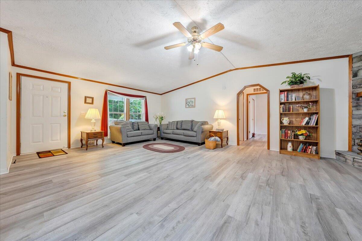 2684 Mountain Valley RD