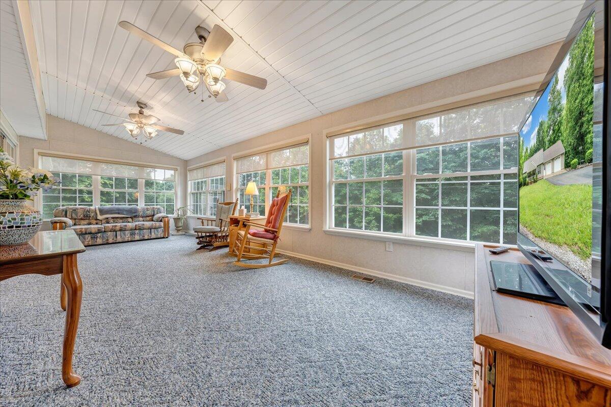2684 Mountain Valley RD