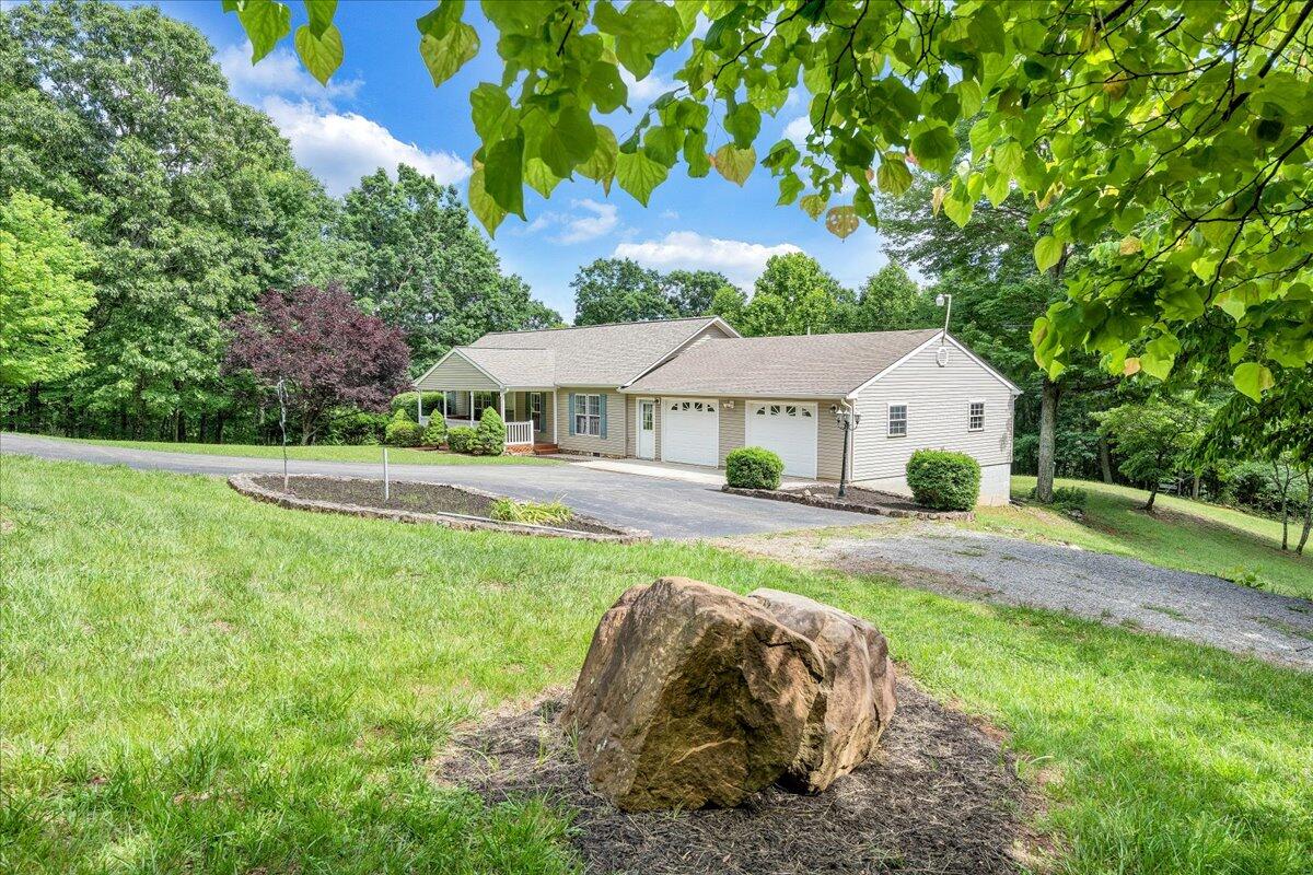 2684 Mountain Valley RD