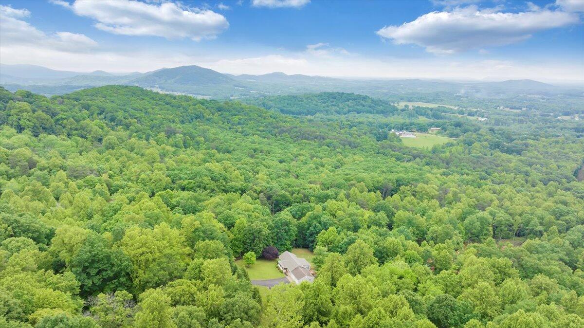 2684 Mountain Valley RD