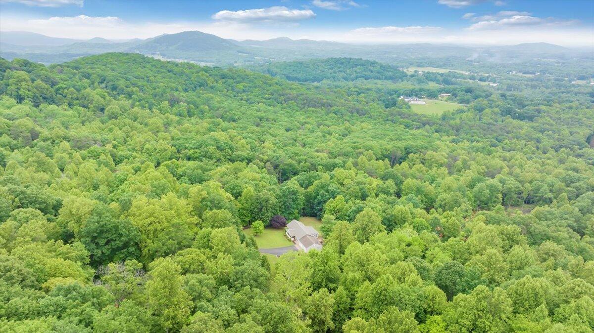 2684 Mountain Valley RD