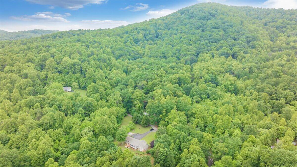 2684 Mountain Valley RD