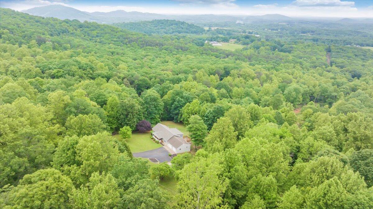 2684 Mountain Valley RD