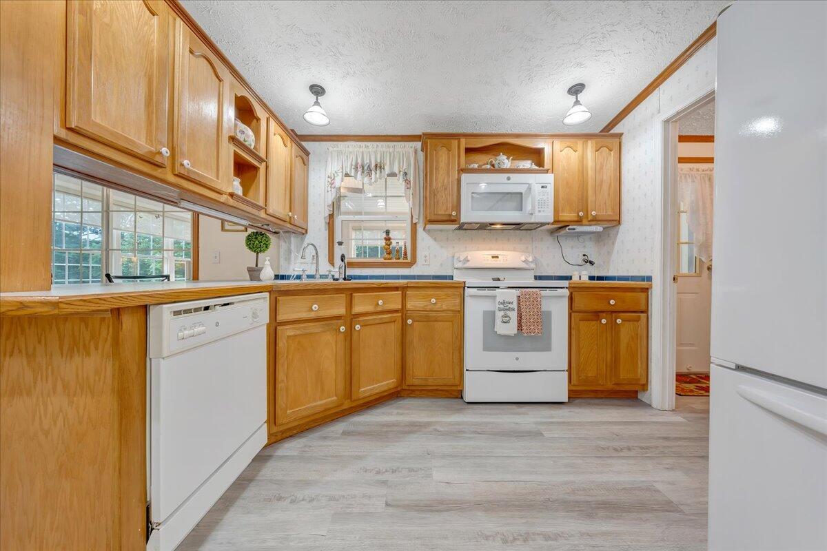 2684 Mountain Valley RD