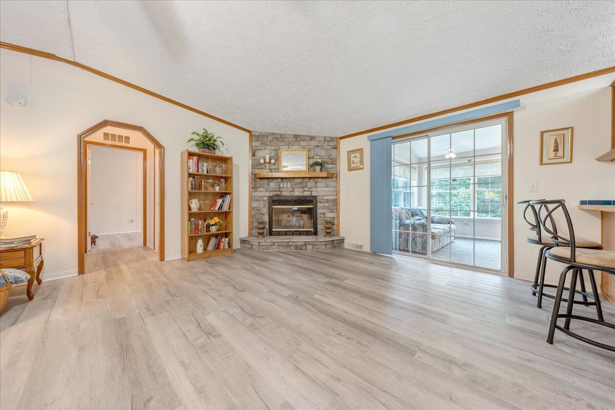 2684 Mountain Valley RD