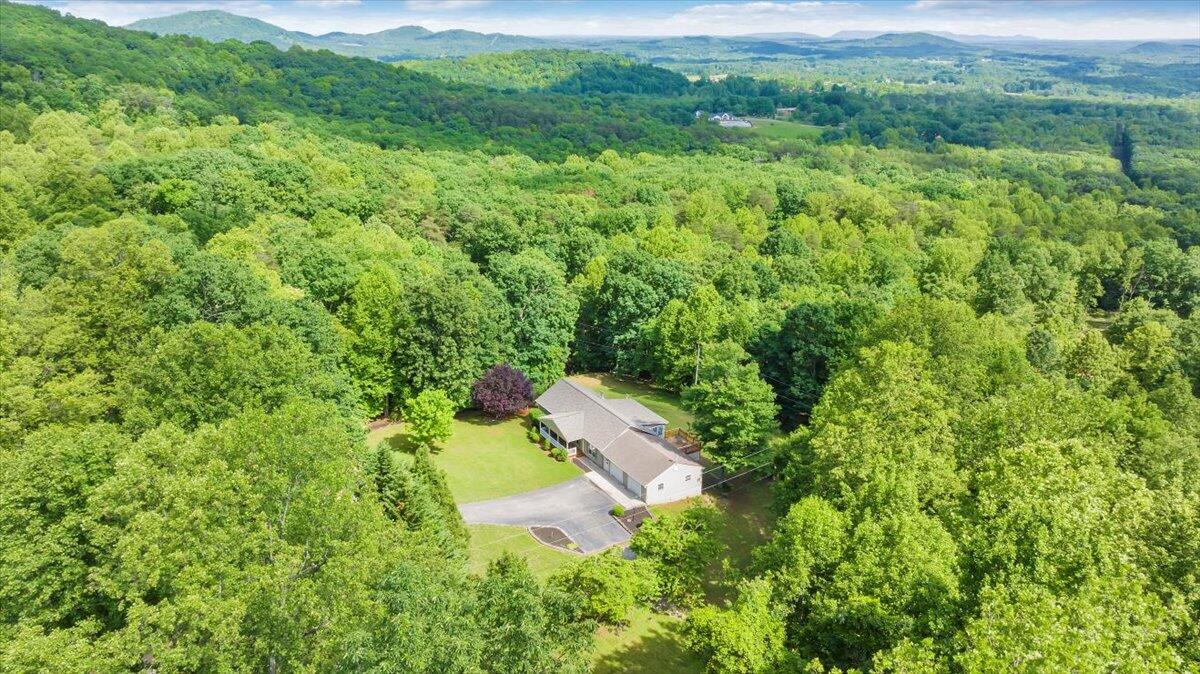 2684 Mountain Valley RD