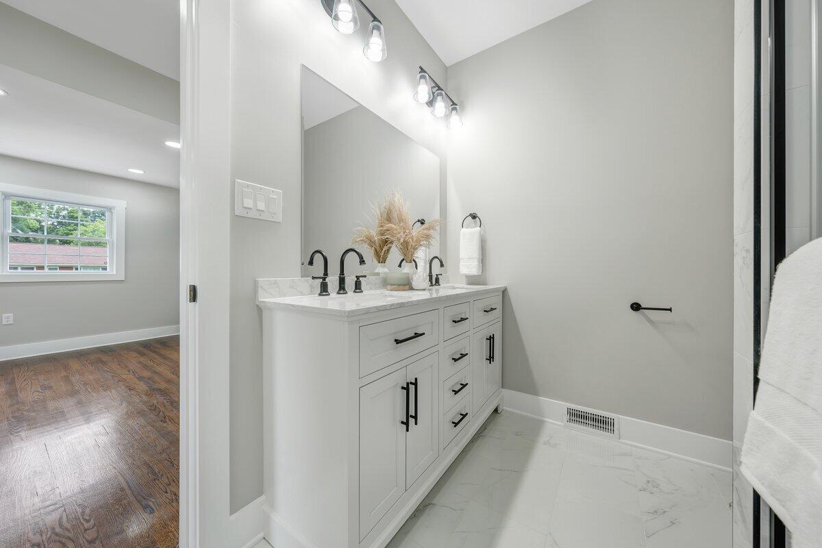 3420 Oakland BLVD NW