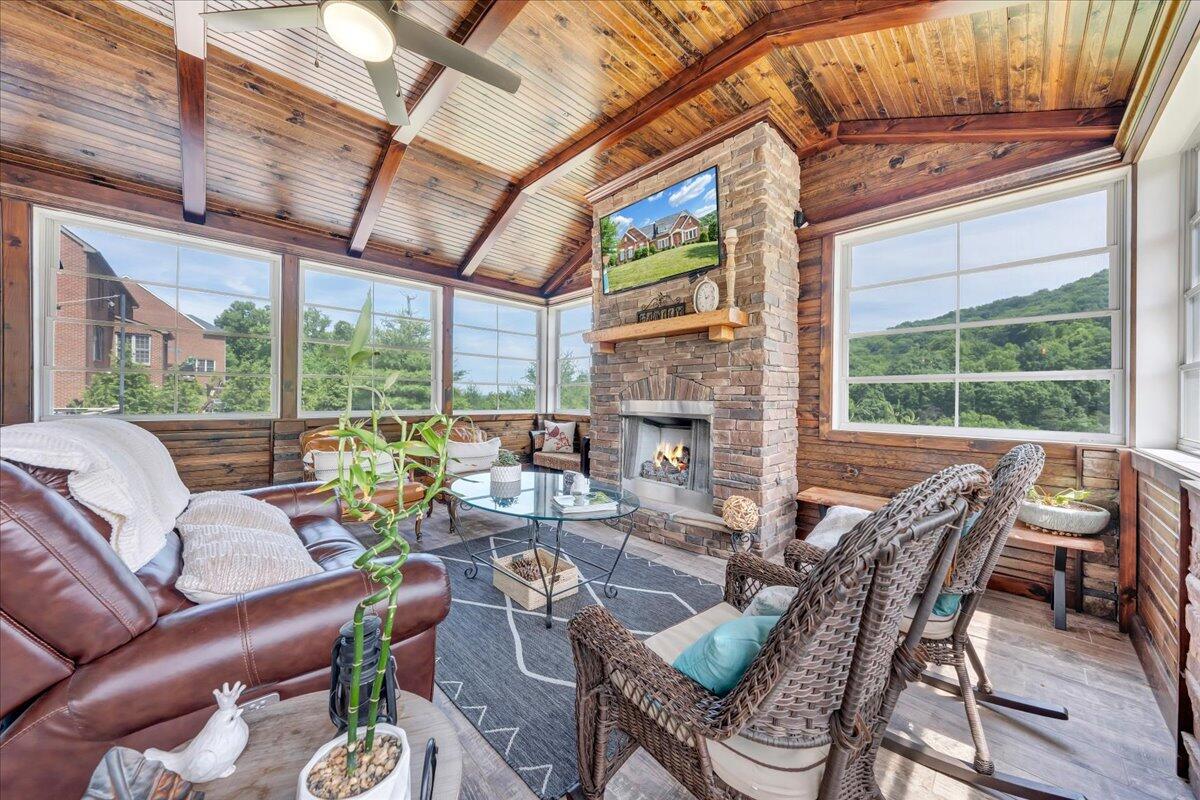 6865 Fairway Ridge RD