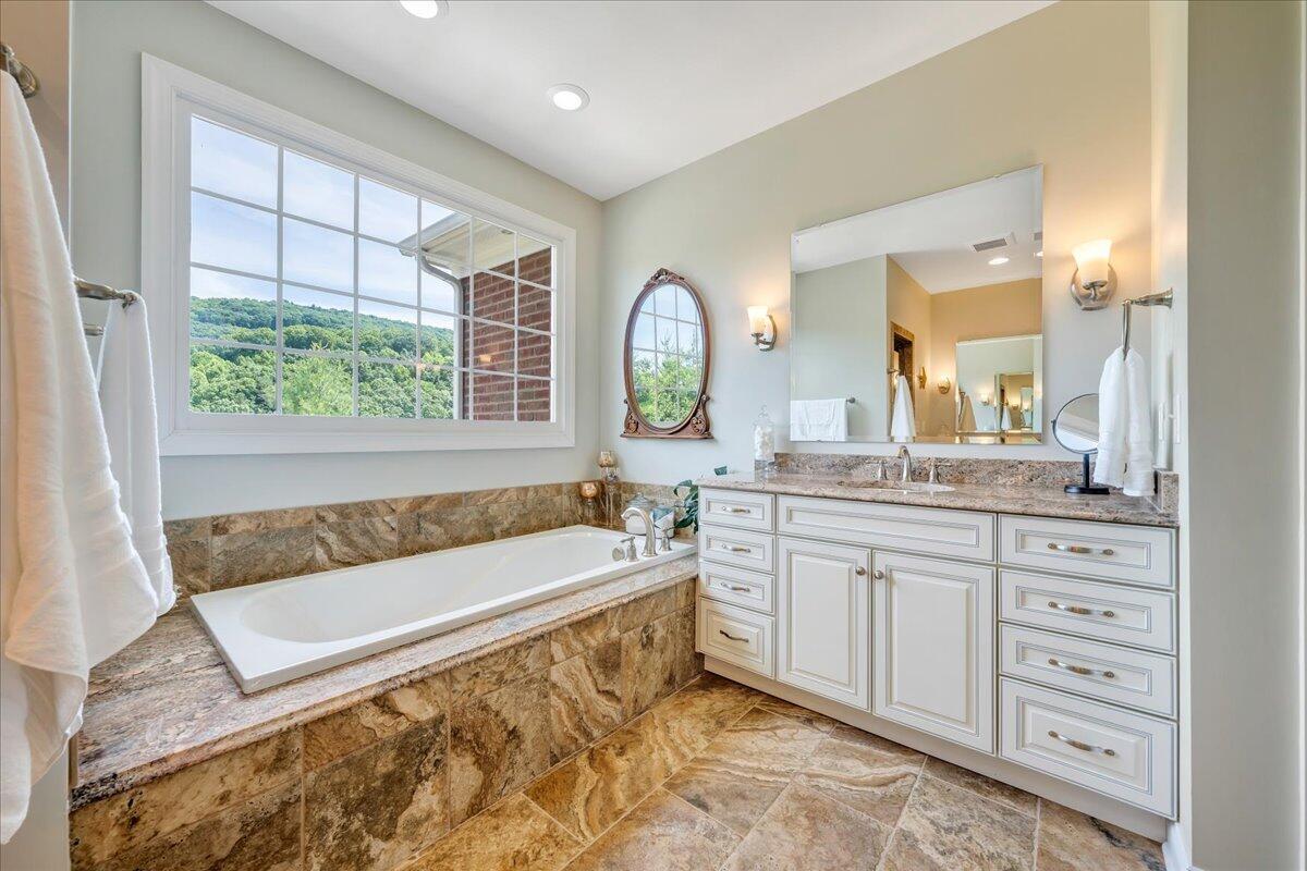 6865 Fairway Ridge RD