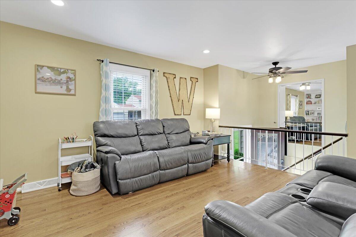 3616 Gaye LN