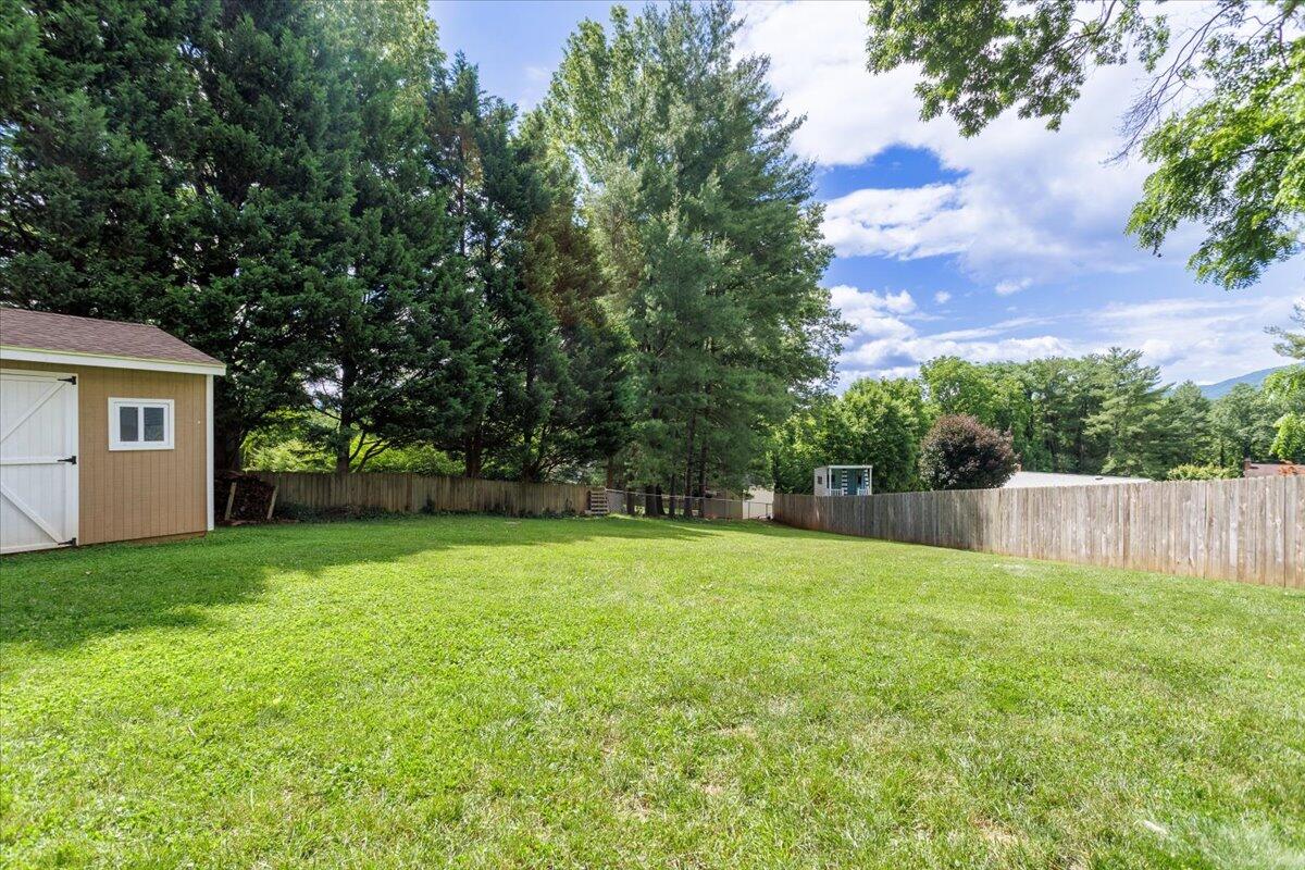 3616 Gaye LN