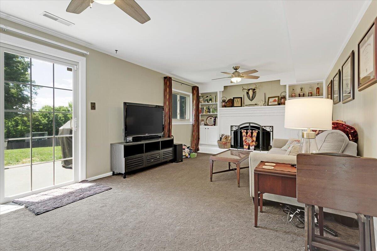 3616 Gaye LN