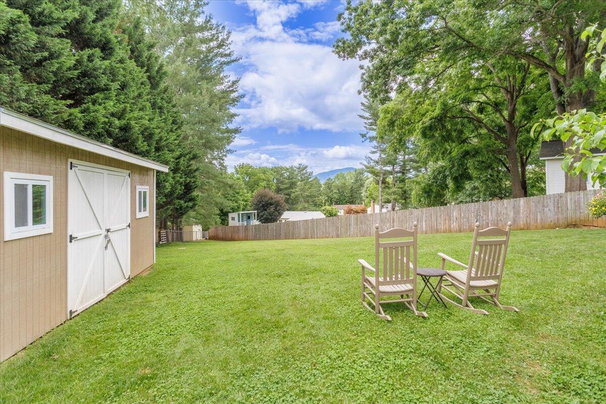3616 Gaye LN
