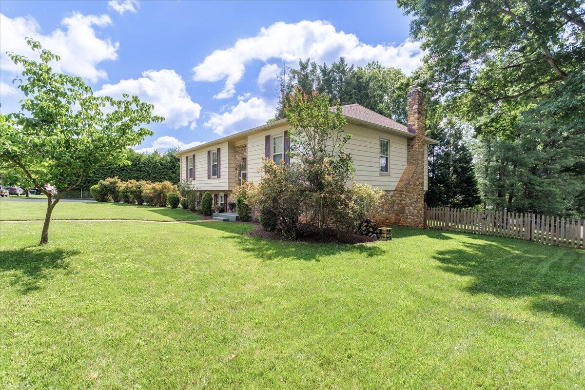 3616 Gaye LN