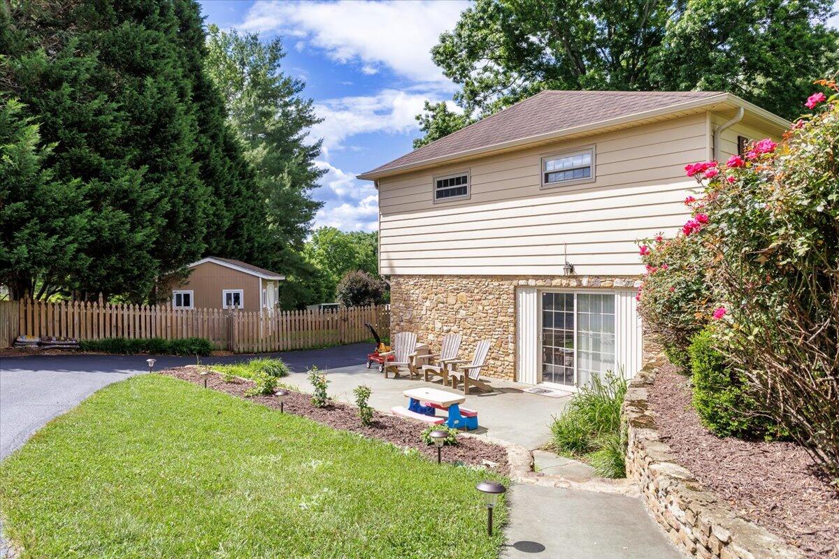 3616 Gaye LN