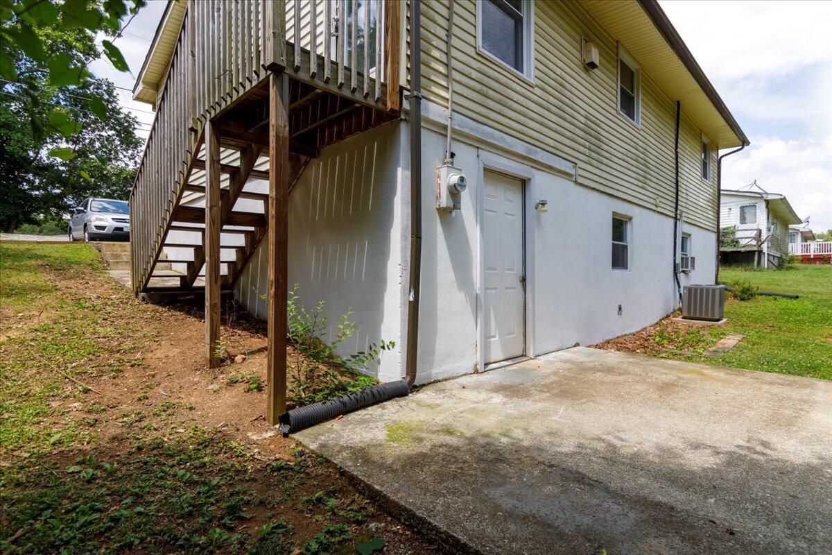 3166 Ivyland DR