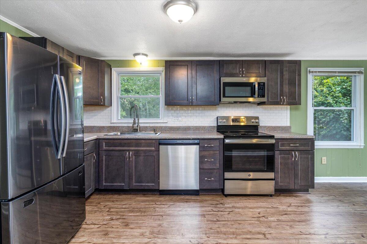 3166 Ivyland DR