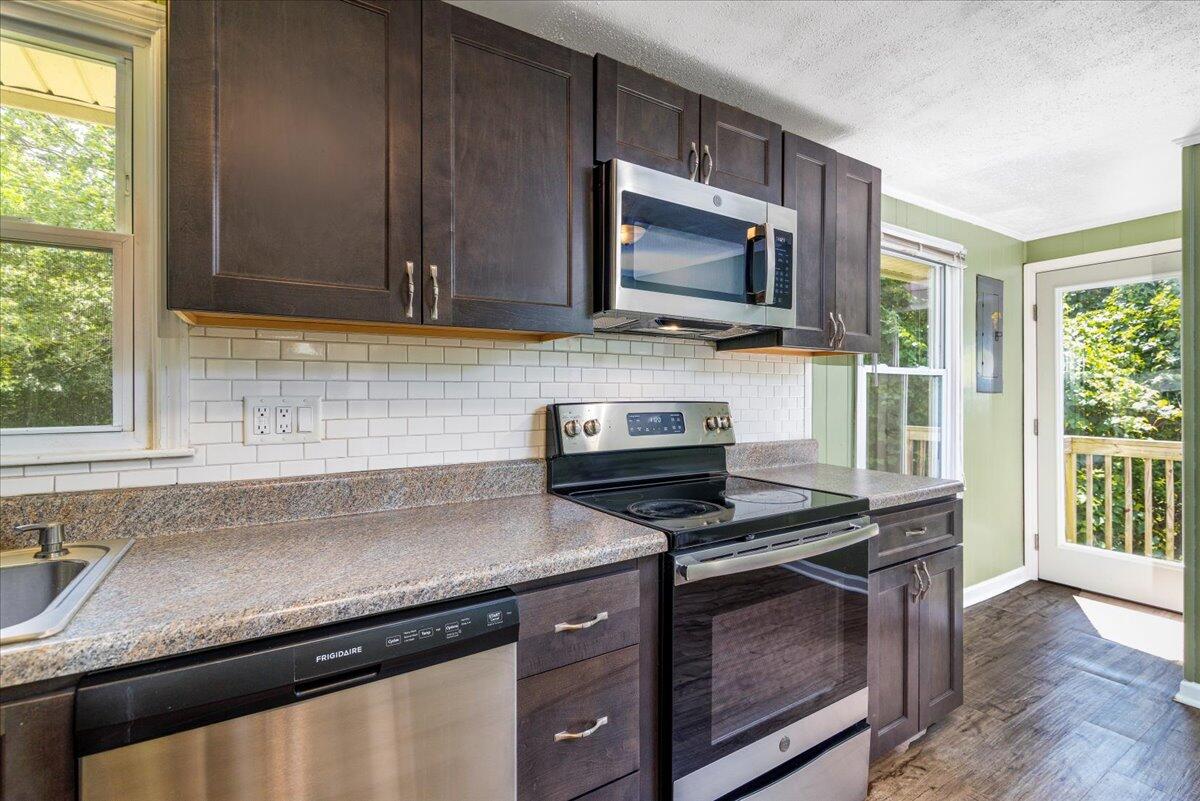 3166 Ivyland DR
