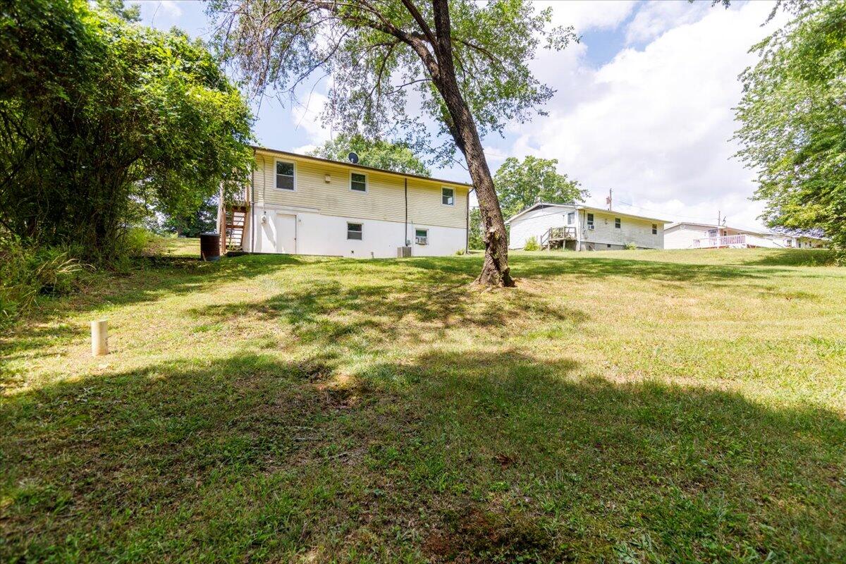 3166 Ivyland DR