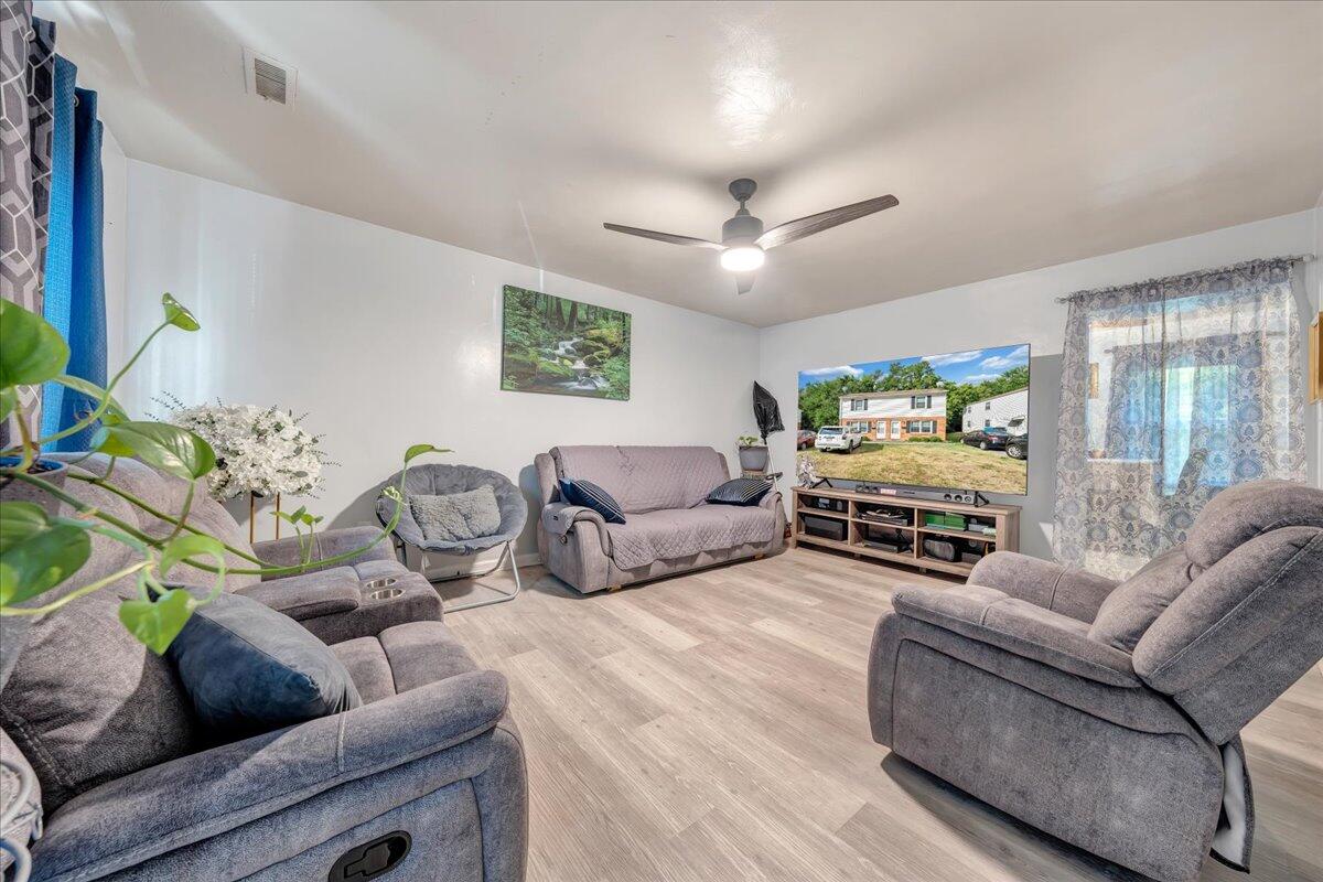 1337 Memphis ST Unit: & 1339