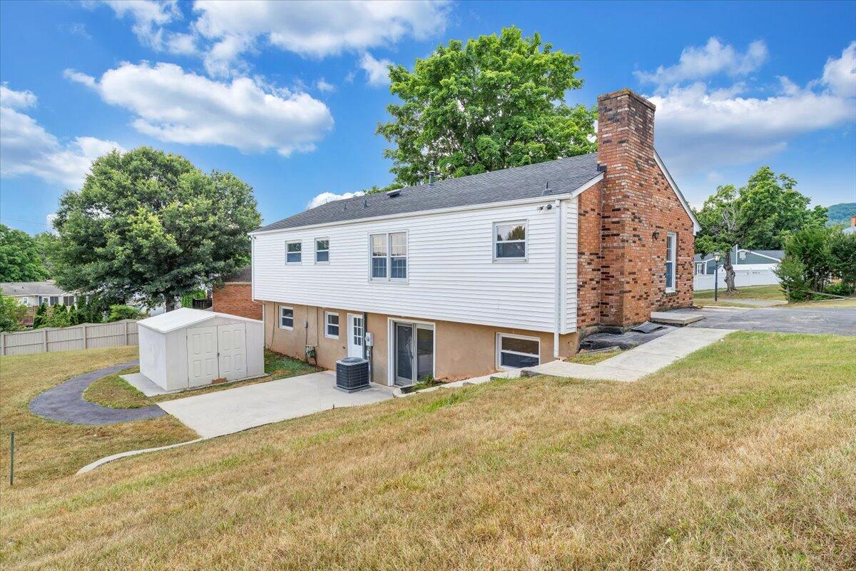 3939 Saint James CIR SW