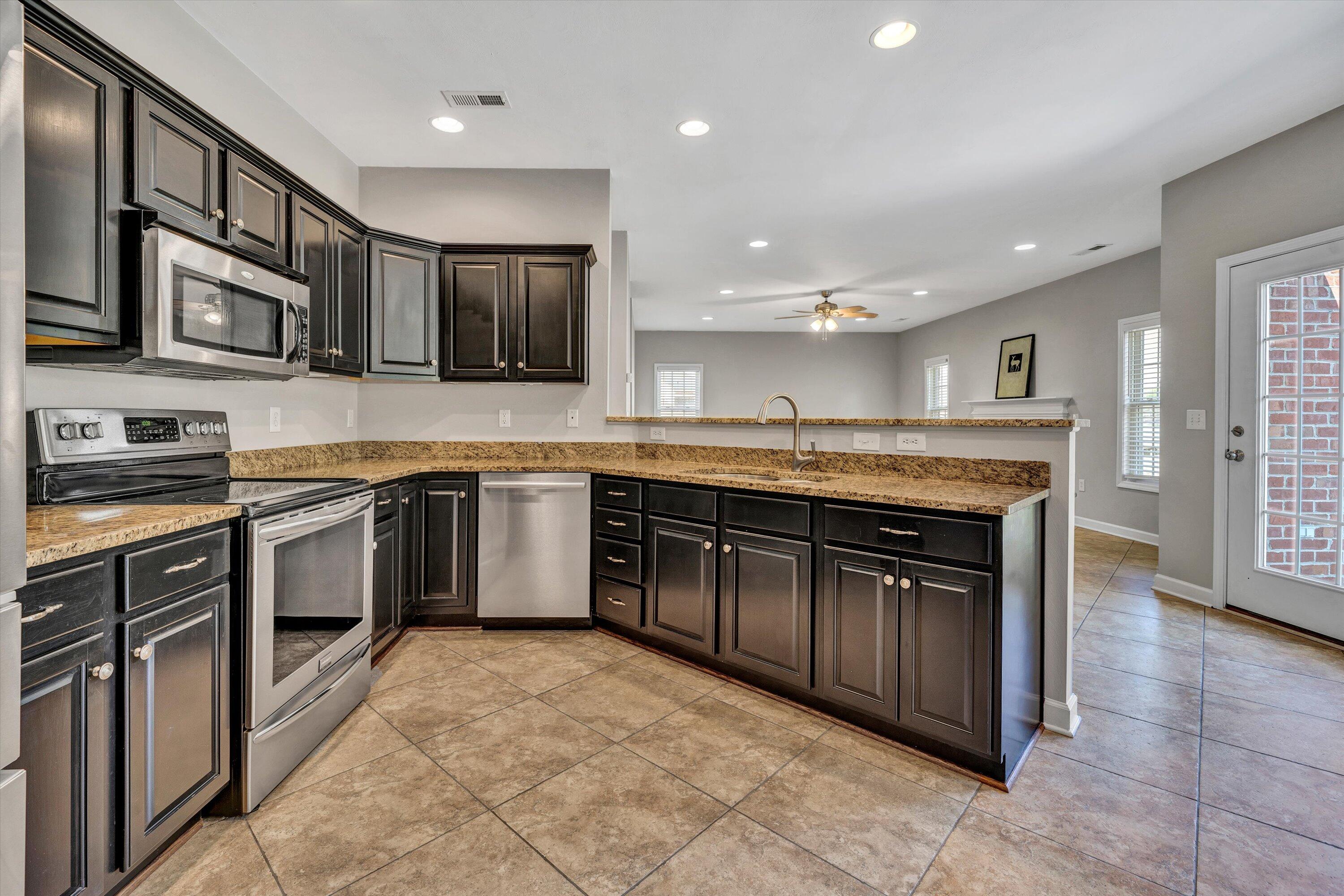 2300 Foxfield LN