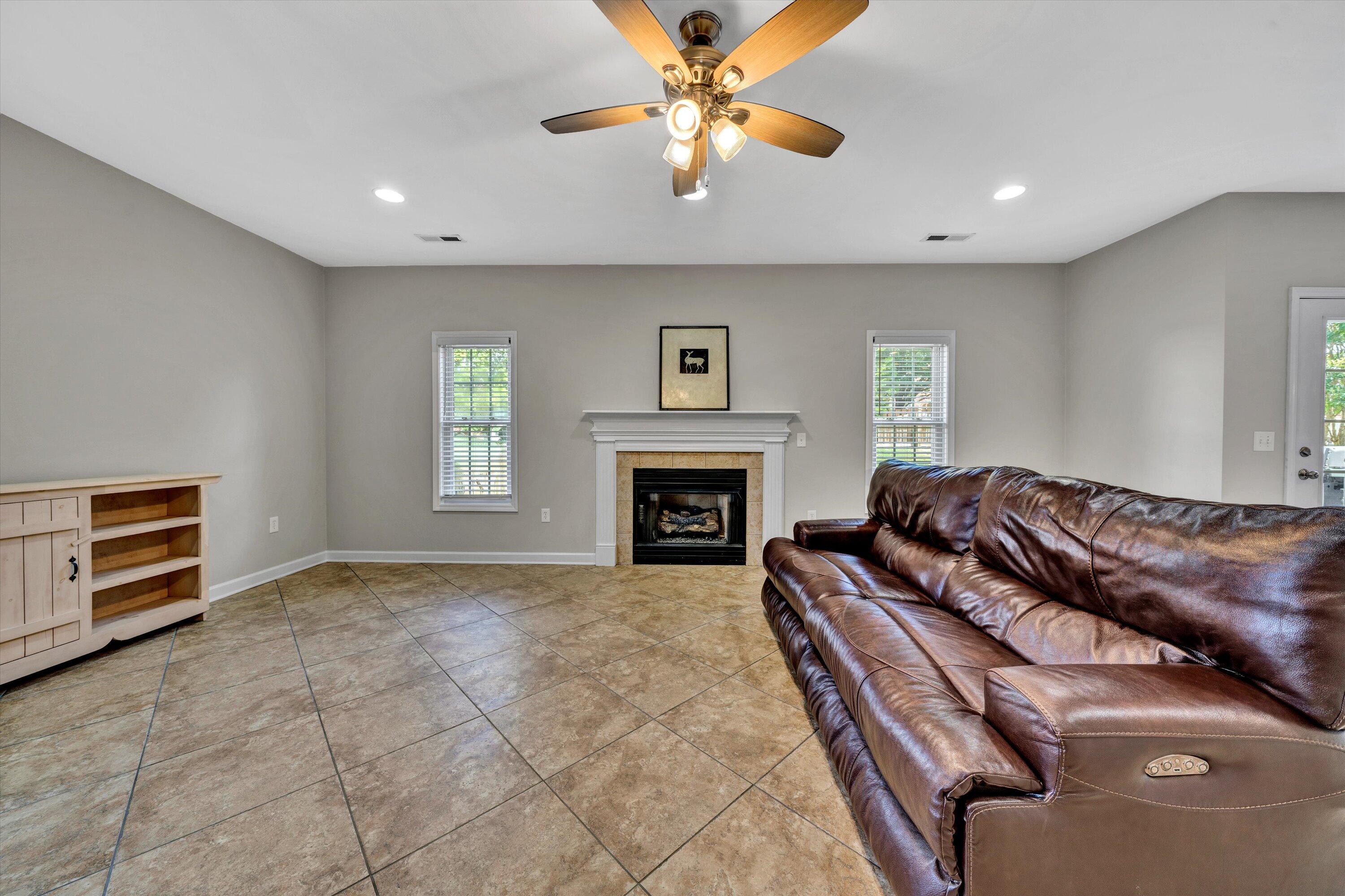 2300 Foxfield LN
