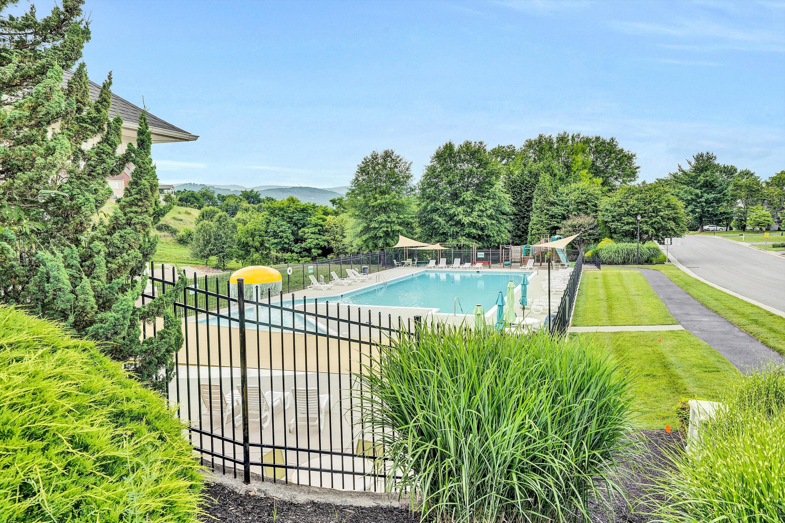 2300 Foxfield LN