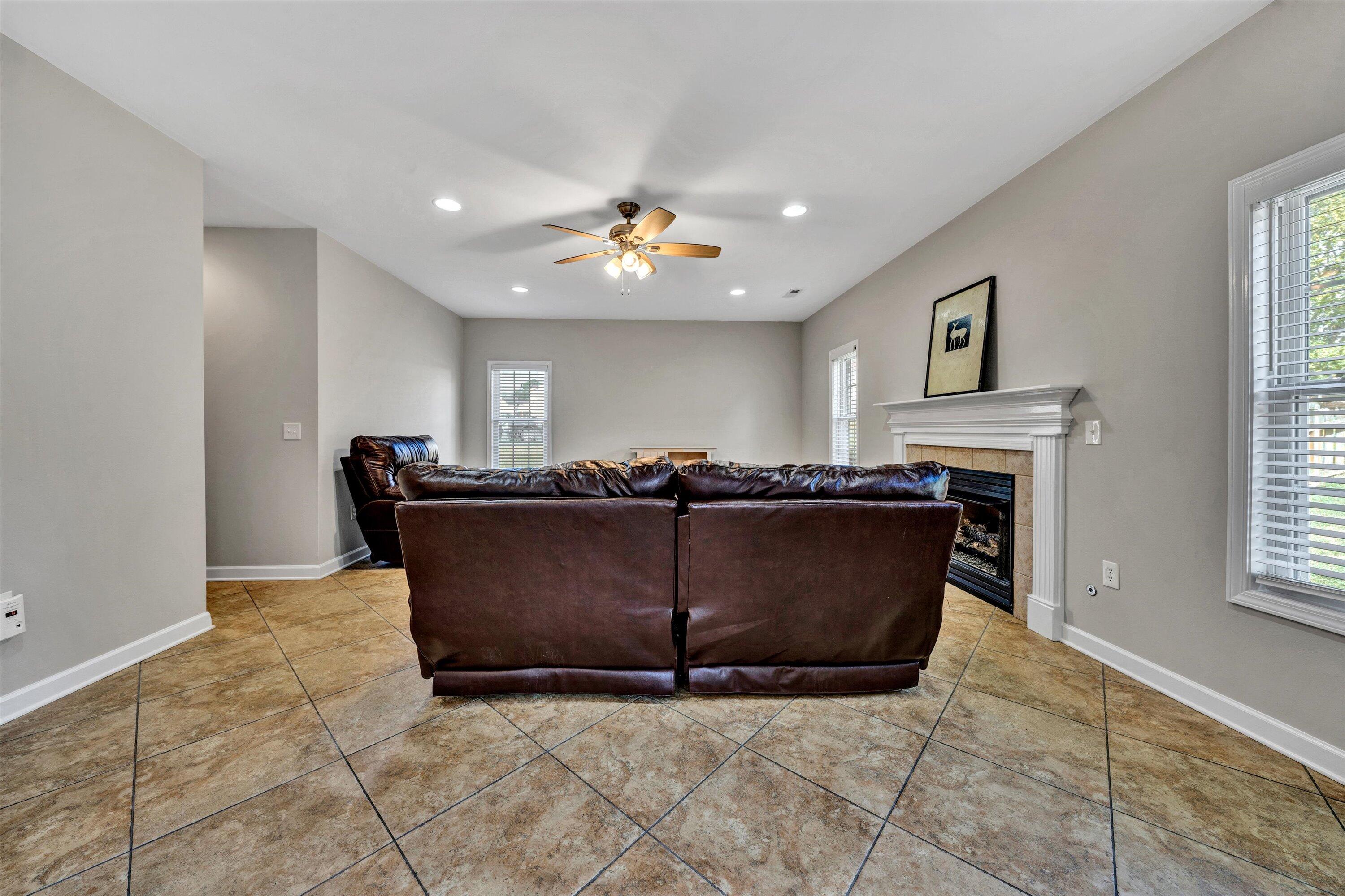 2300 Foxfield LN