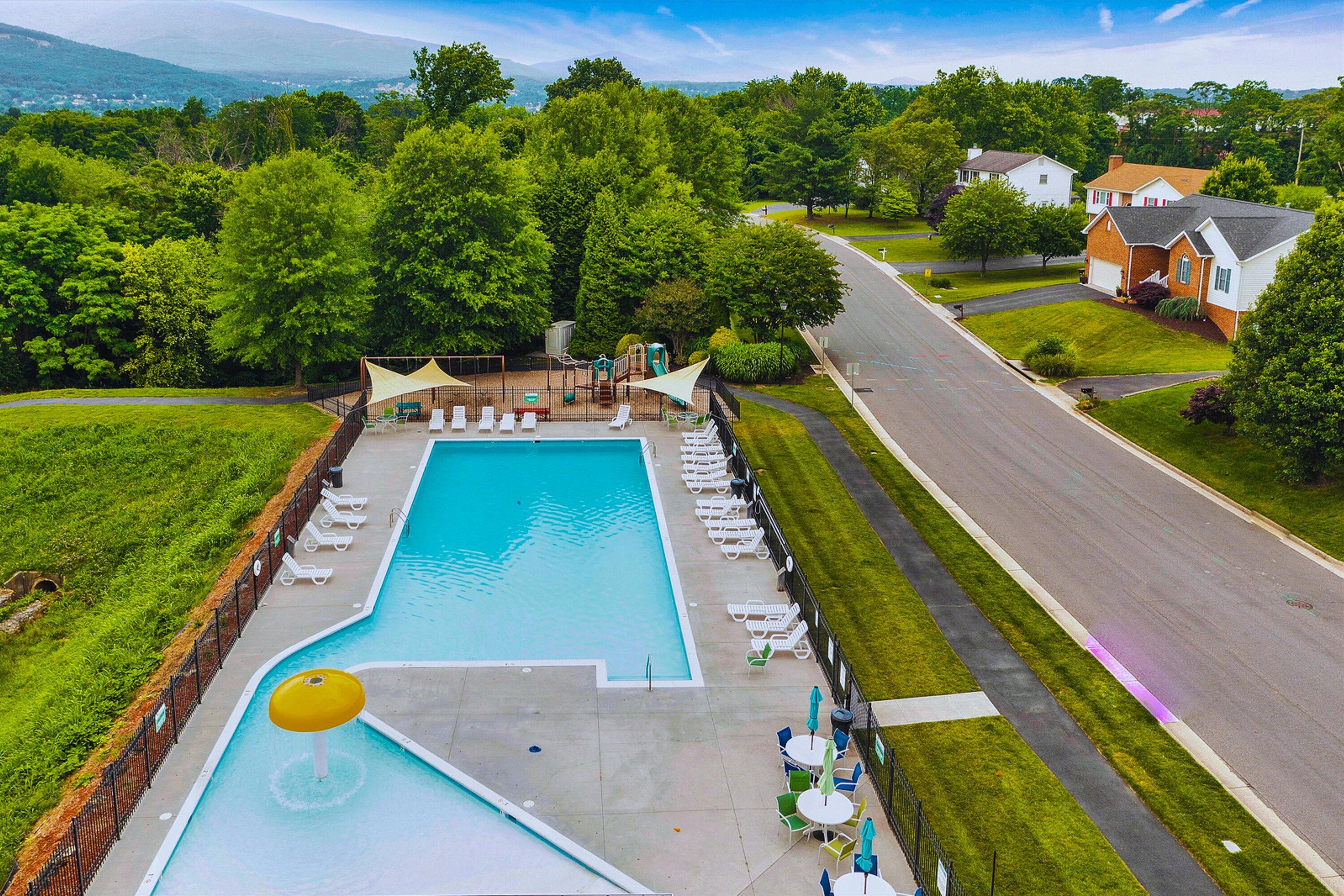 2300 Foxfield LN