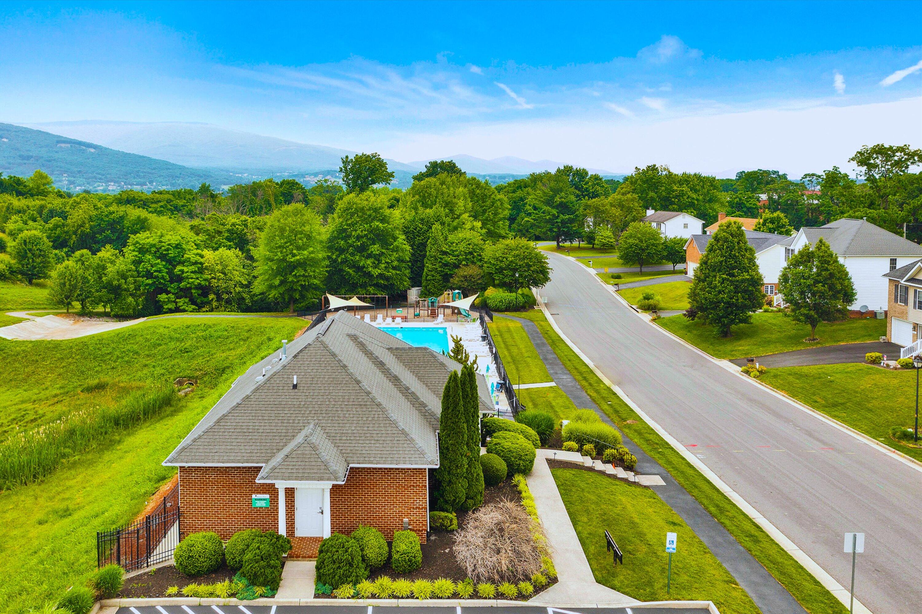 2300 Foxfield LN
