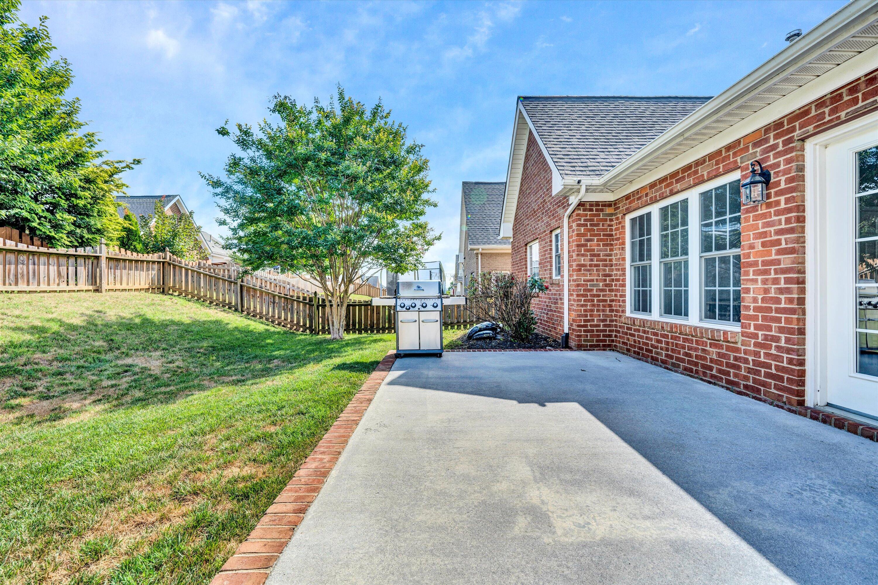 2300 Foxfield LN
