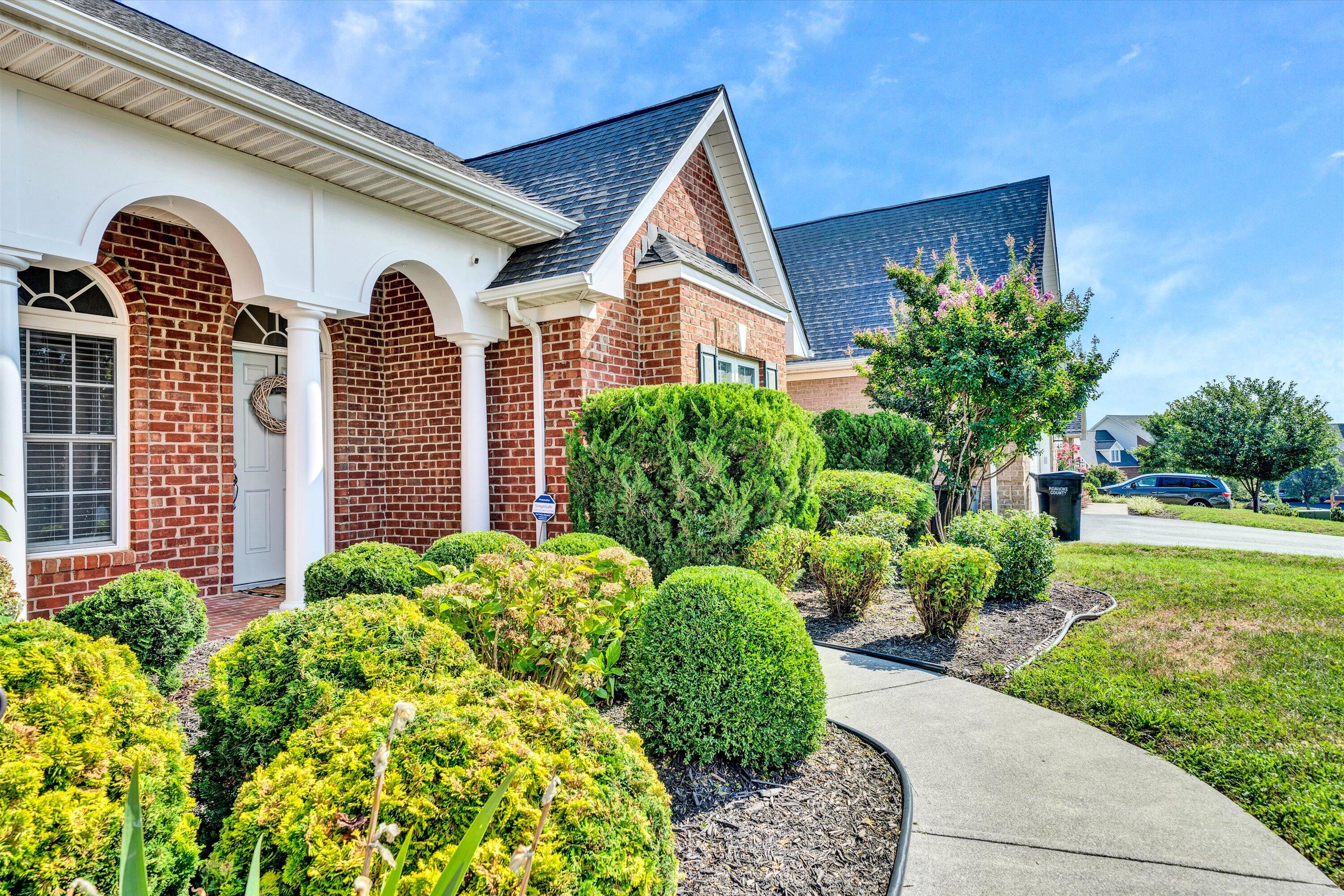 2300 Foxfield LN