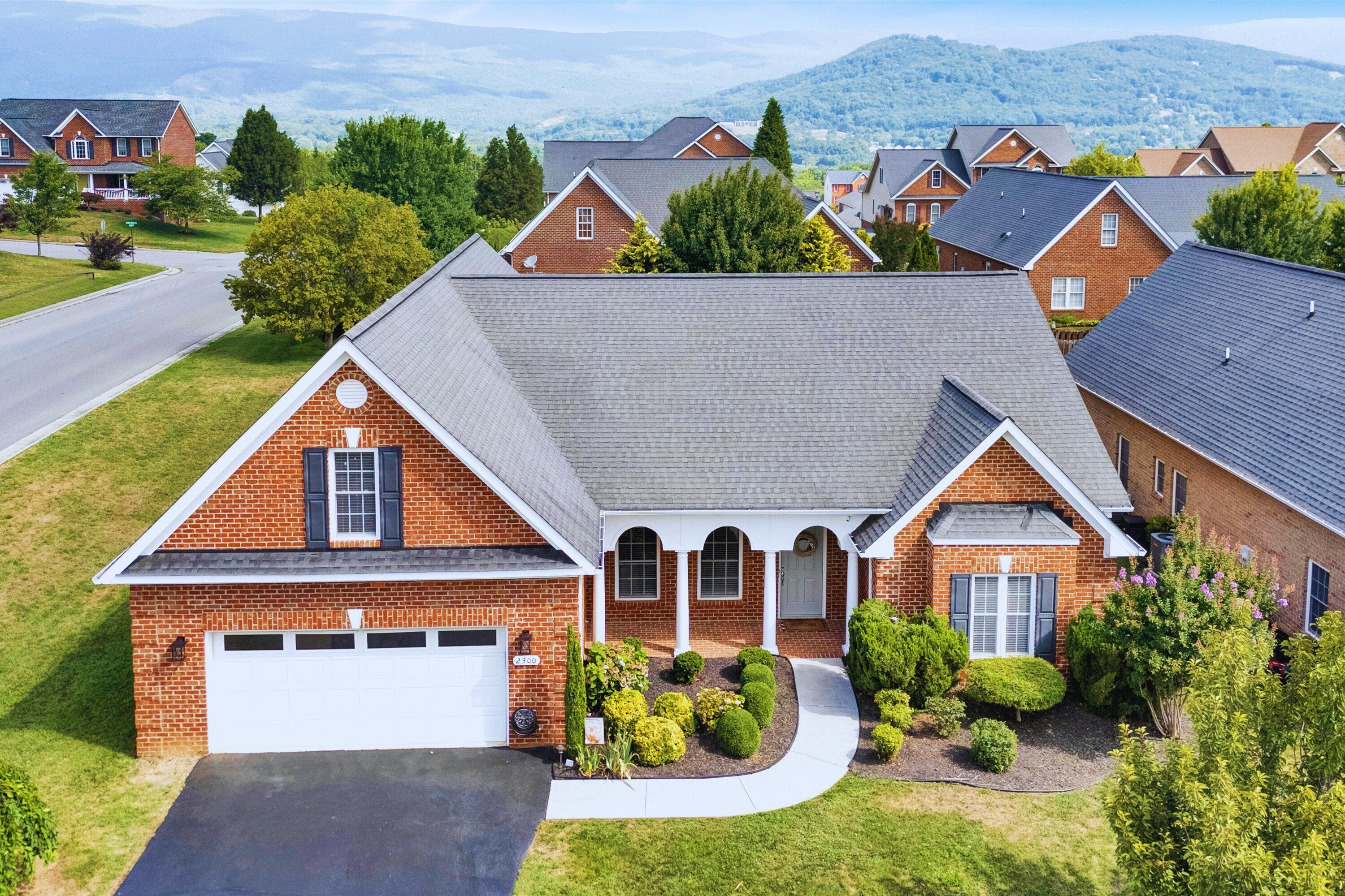 2300 Foxfield LN