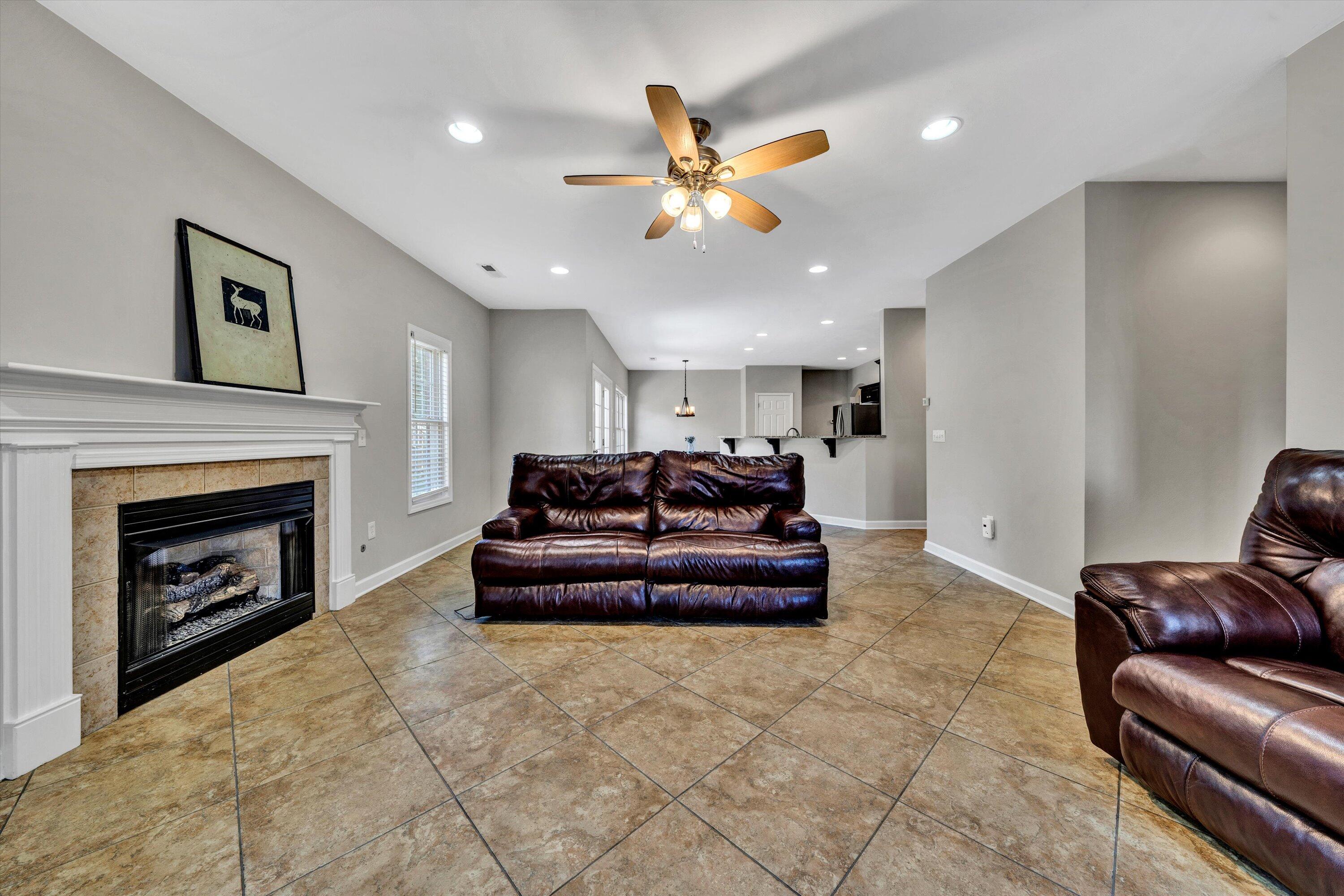 2300 Foxfield LN