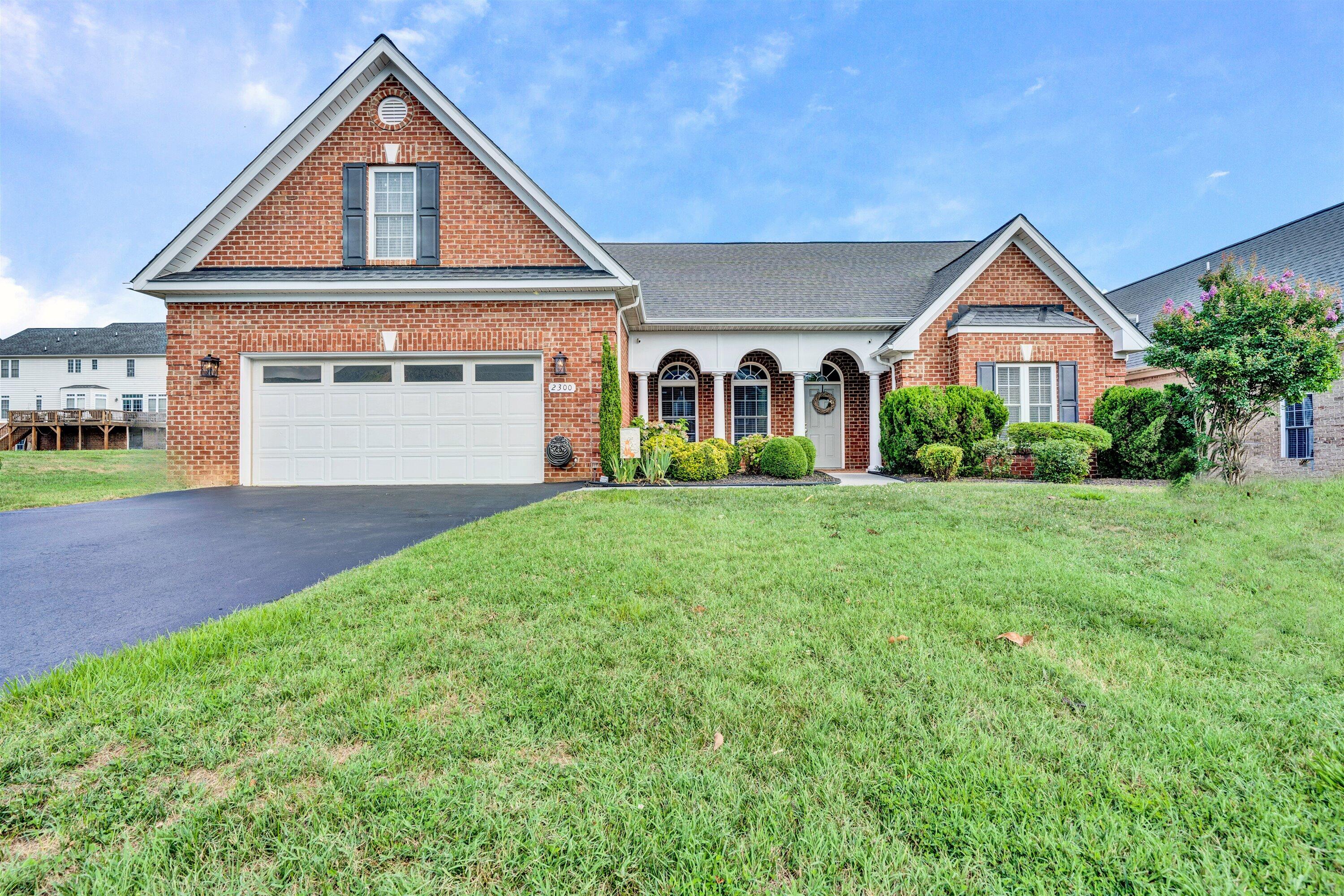 2300 Foxfield LN