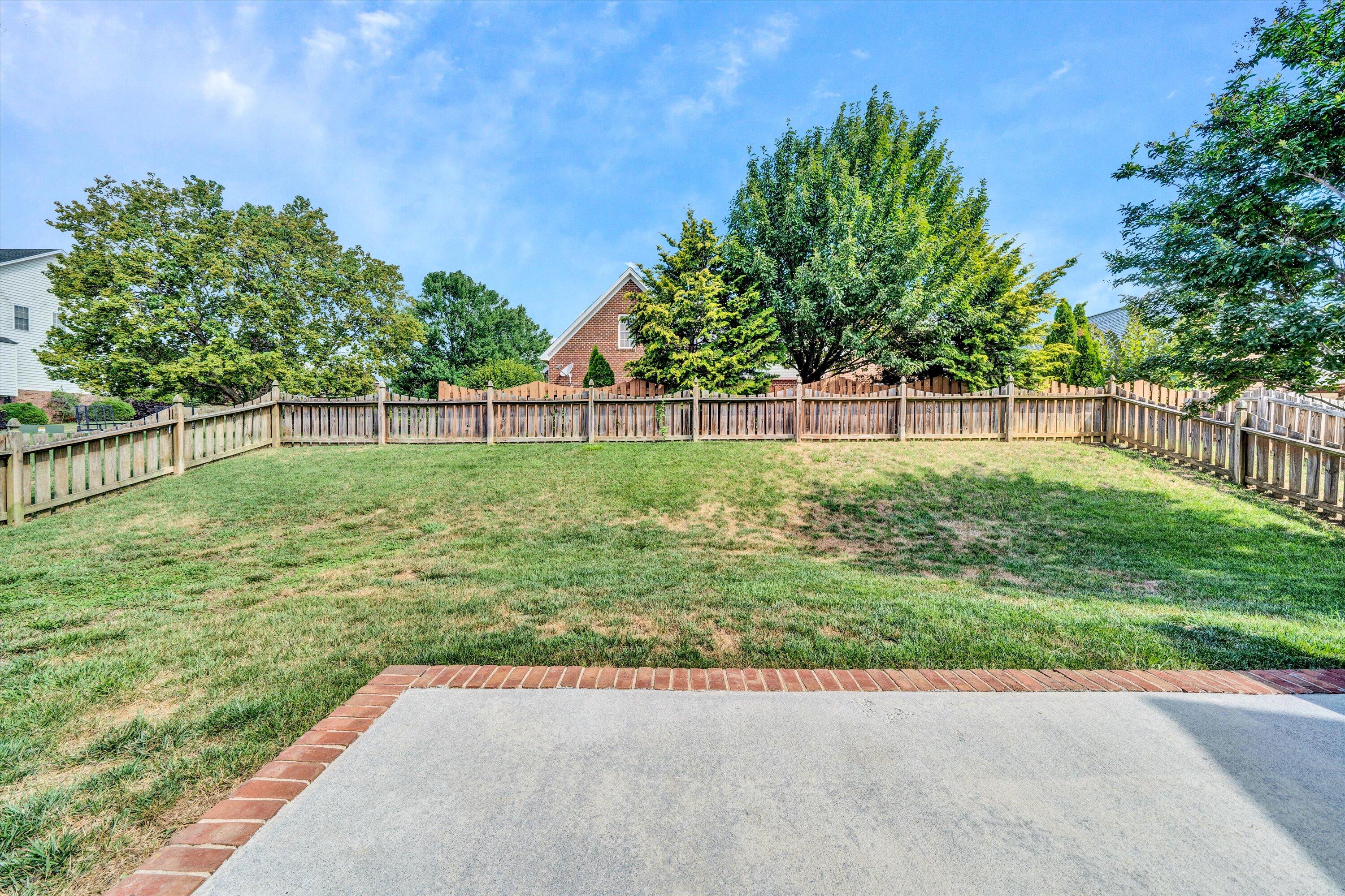 2300 Foxfield LN