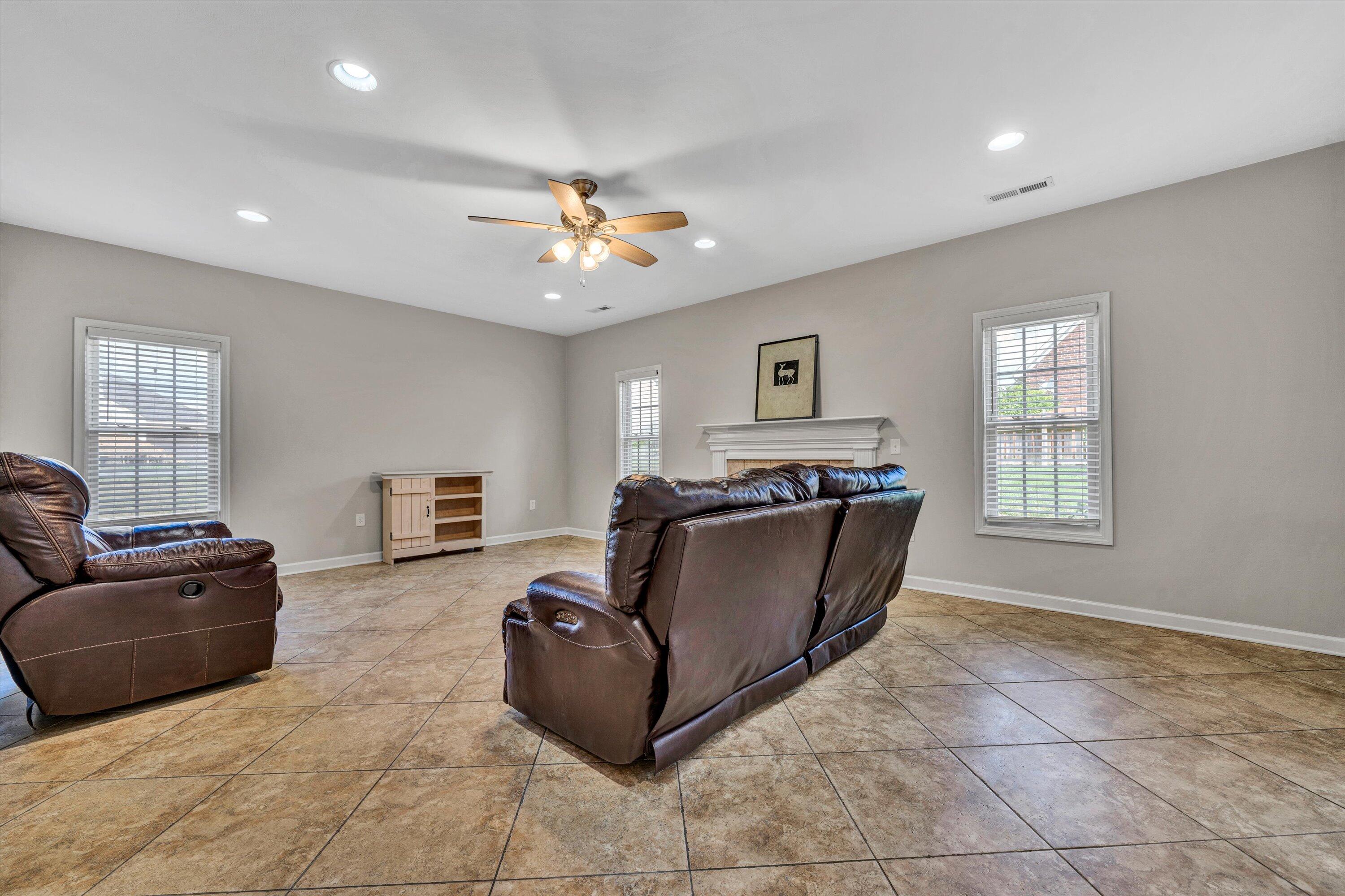 2300 Foxfield LN