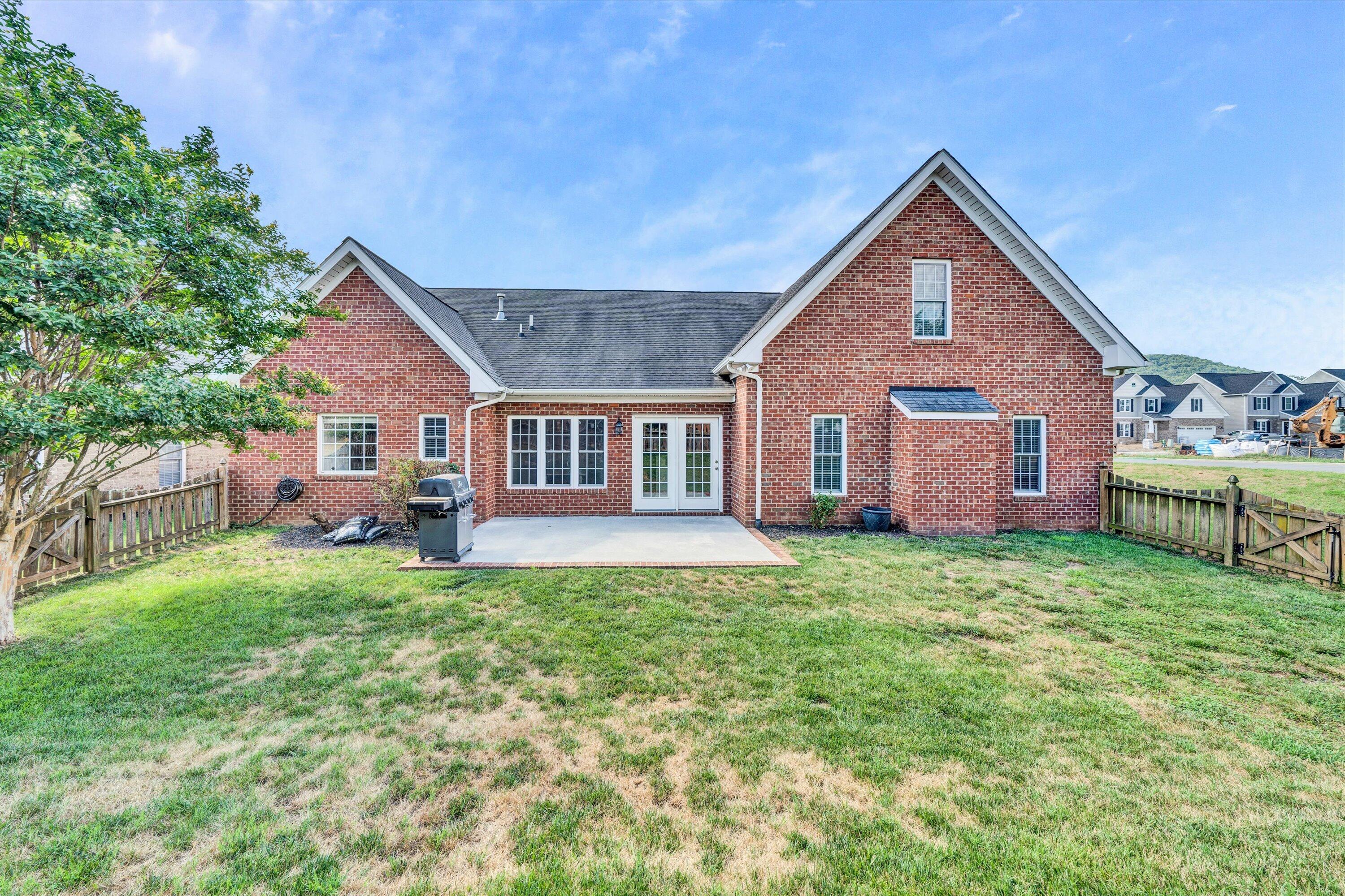 2300 Foxfield LN